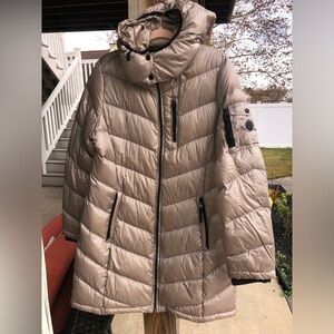 Andrew Marc Metallic  Packable, lightweight, premium down coat Puffer Jacket♥️